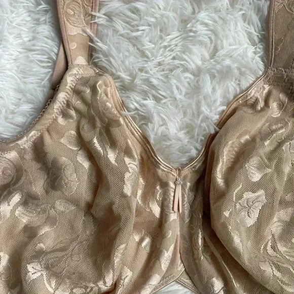 Wacoal Minimizer. Nude. Excellent coverage. Size 36I. Underwire. - Picture 2 of 5